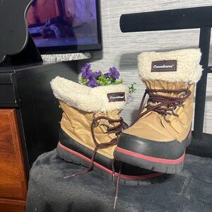 Canadiana Women's Tan Lace Up Boots